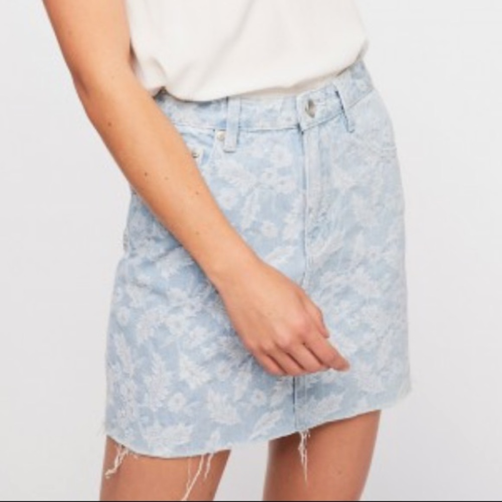 Free people x zee gee why light floral denim mini skirt raw hem sz 29